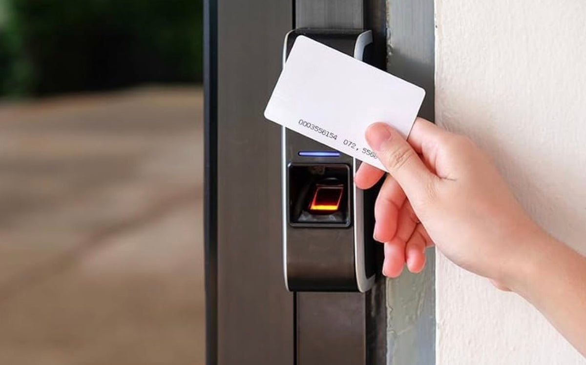 100 Pack Contactless 125kHz RFID Proximity ID Cards IC Smart Intelligent Card 0.8mm Thick for Access Control System & Time Attandance & Door Entry Access TK4100 EM4100 Read Only